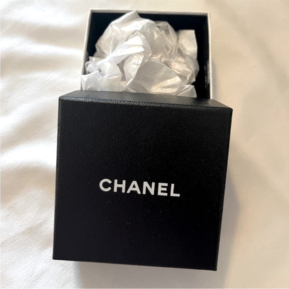 Chanel Camellia Flower Brooch + box + gift bag - Picture 5 of 6